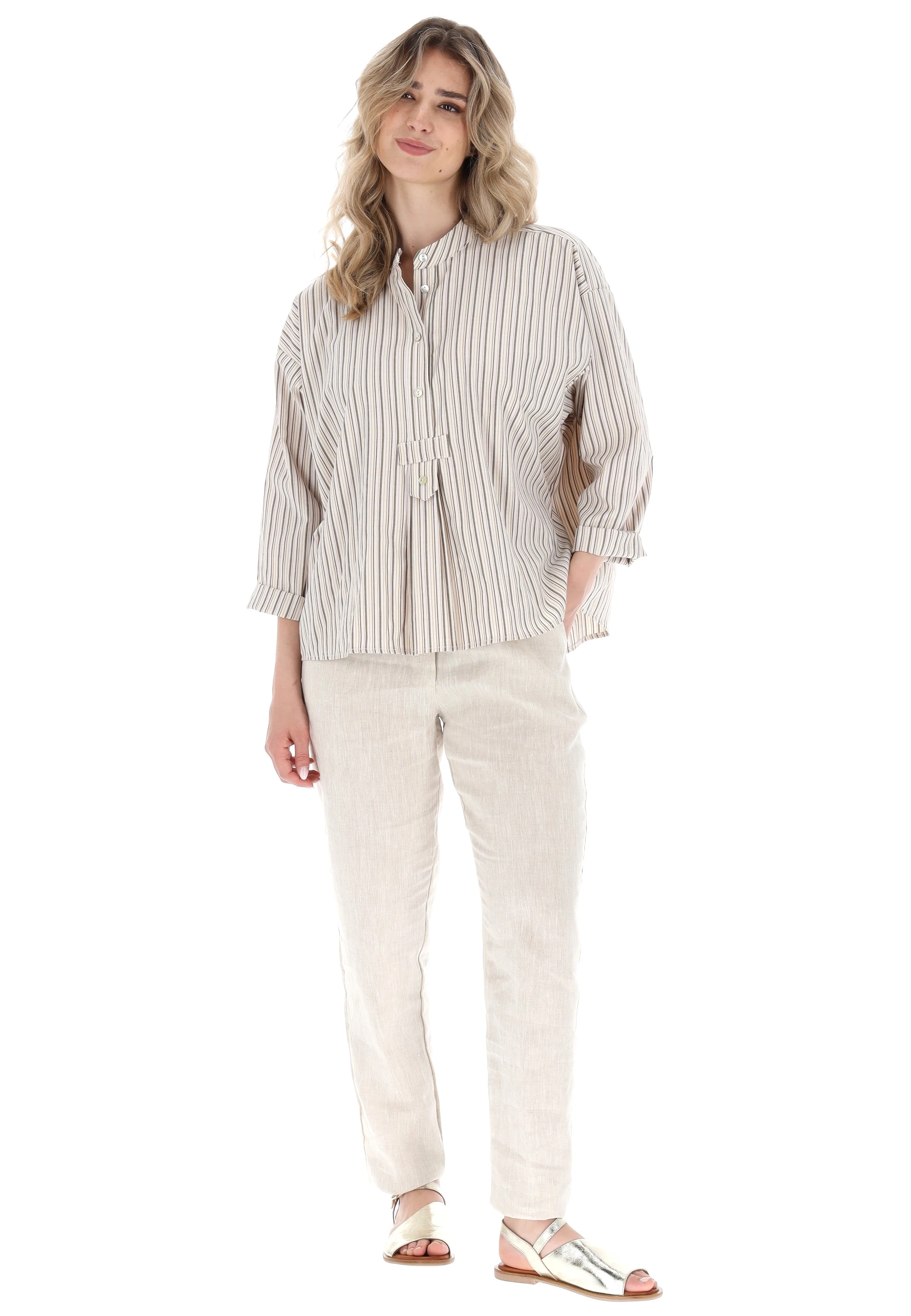 Look elegante da ufficio con sandali bassi